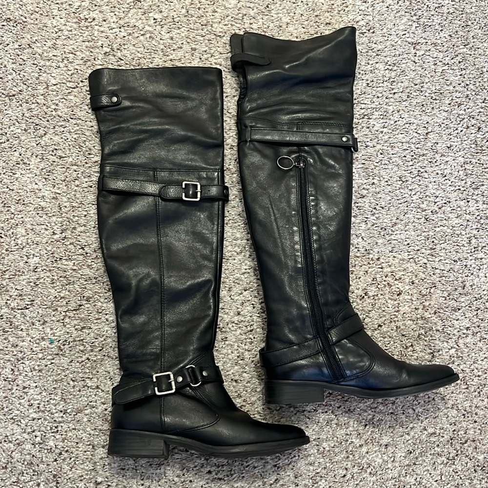 Black leather above the knee boots.Adjustable length. Good condition. Size 6,5.